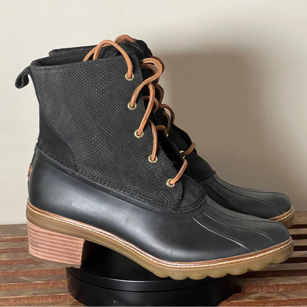 Sperry Saltwater Heel, embossed leather water resistant ankle boots